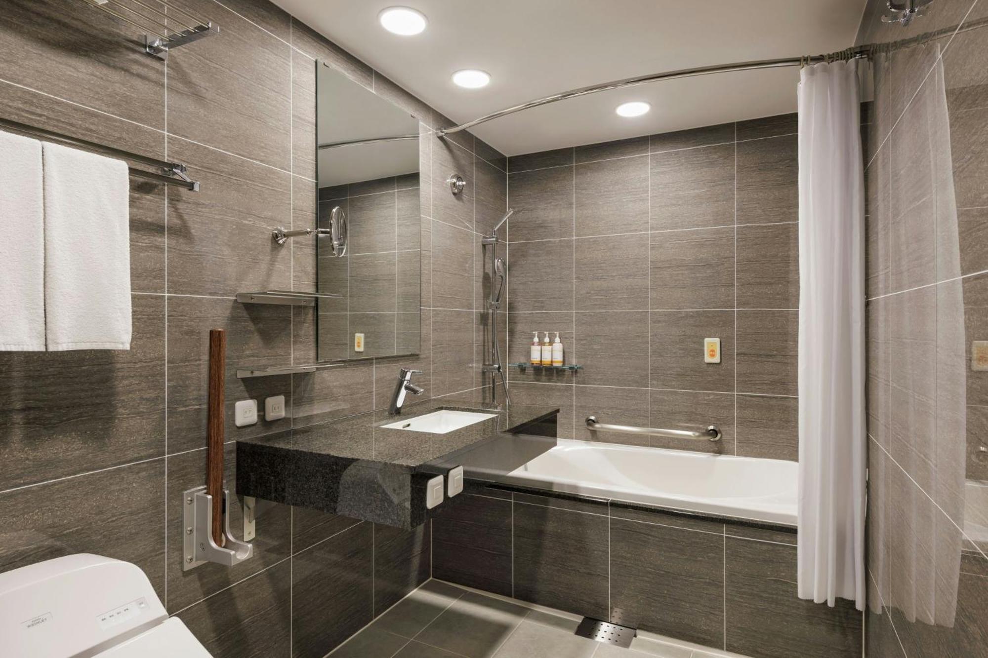 Four Points Flex By Sheraton Yokohama West 3*